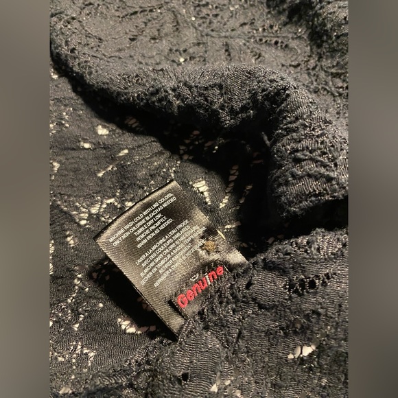 Volcom Women’s Corpo Class Button Down - Picture 7 of 7